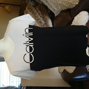 VGUC. Calvin Klein black and white tee.